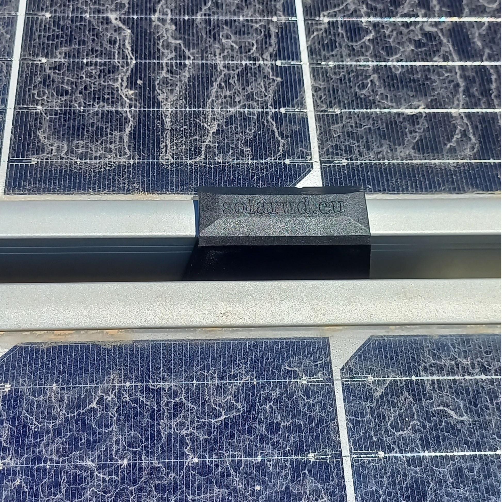 Solar panel with 'solarud.eu' branding on draining water