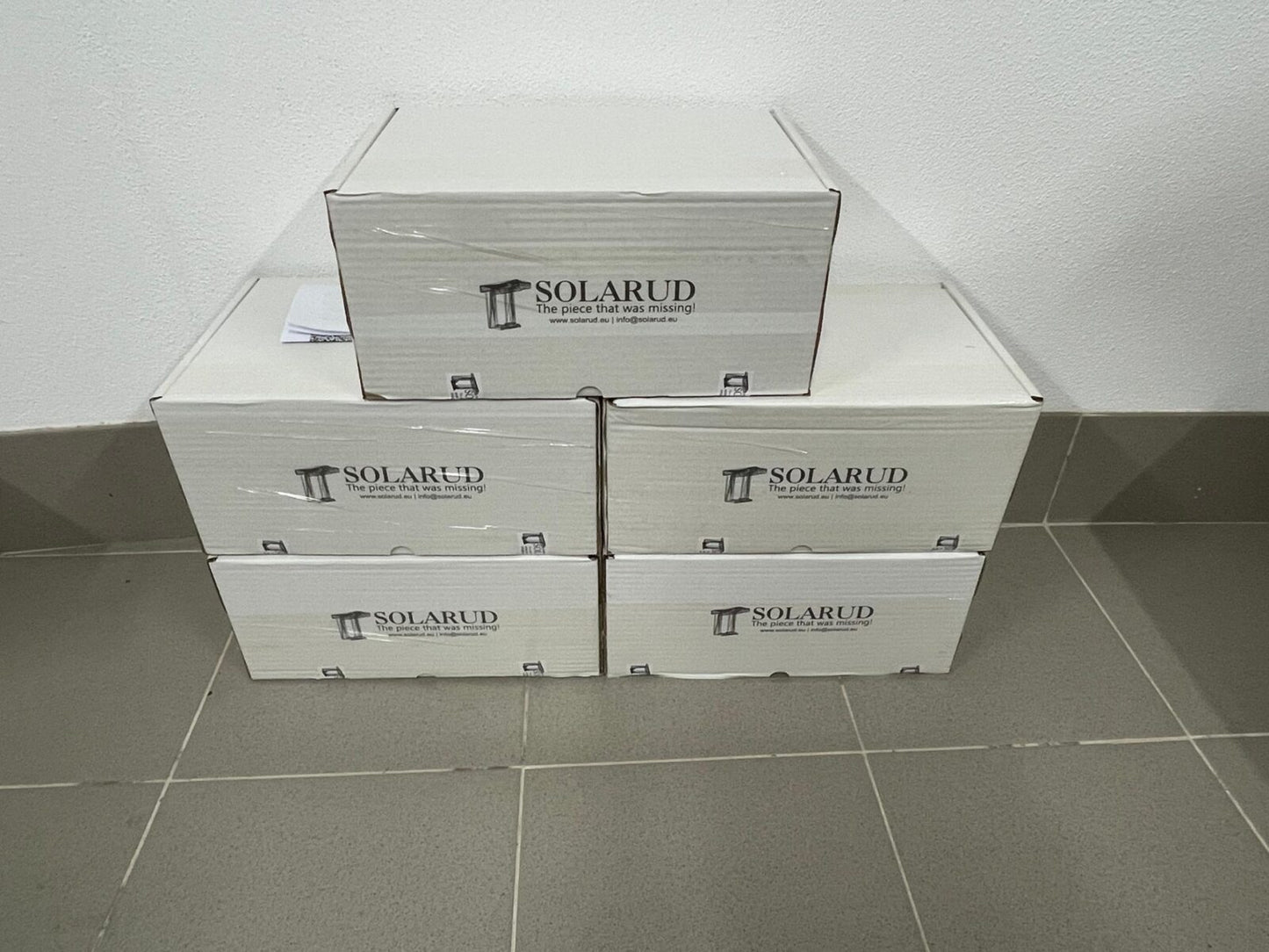 Stack of white boxes with 'Solarud' branding.